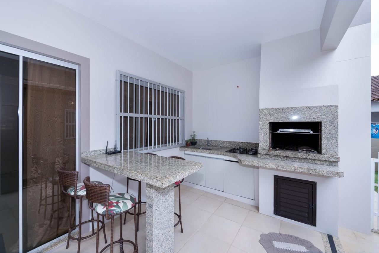 Casa A 80M Da Praia Бомбиньяс Экстерьер фото