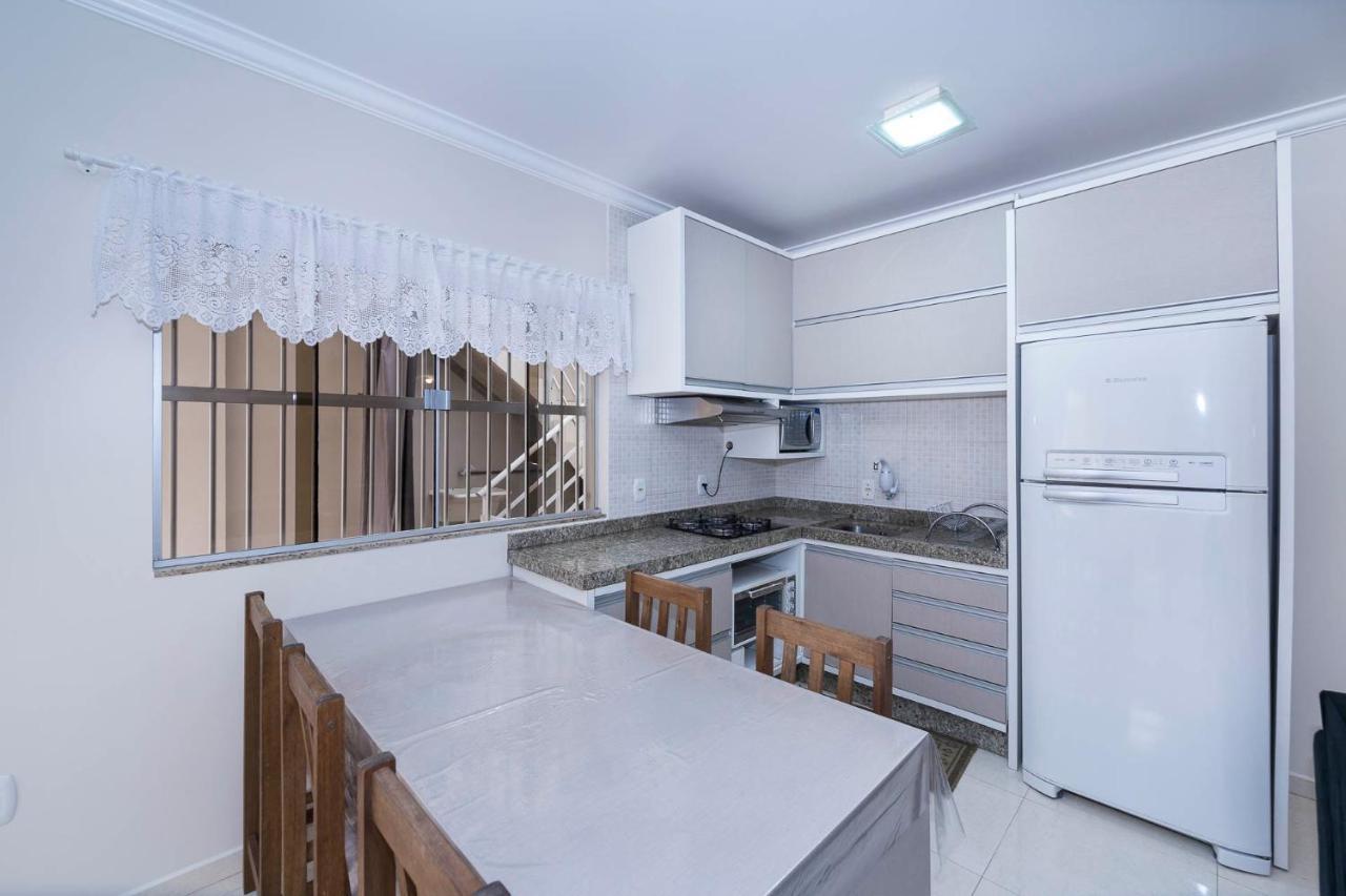 Casa A 80M Da Praia Бомбиньяс Экстерьер фото